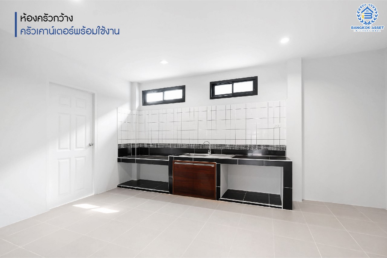 บ้านมือสองตกแต่งใหม่ ม.ลานทอง ติวานนท์-ปากเกร็ด เนื้อที่ 54 ตร.ว. ฟังก์ชั่น 4 ห้องนอน 2 ห้องน้ำ 2 ที่จอดรถ สะดวกทุกการเดินทาง บนทำเลติด ถ.ติวานนท์ ใกล้เซ็นทรัล และทางด่วน "แจ้งวัฒนะ" และเพียง 5 นาทีถึง "ห้าแยกปากเกร็ด"